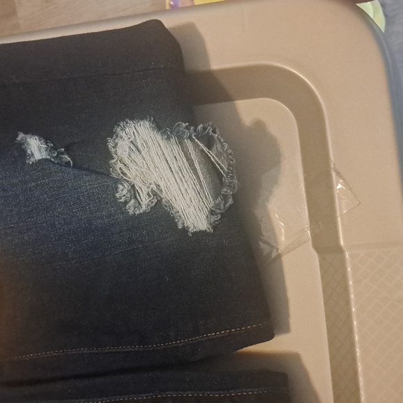 NWT JEANS - Picture 5 of 9